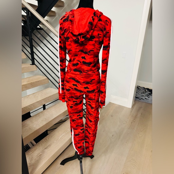 Red Camo Tracksuit with White Sports Bra - Picture 5 of 5